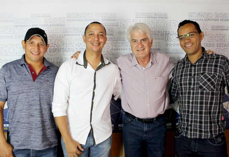 Ronaldo Tróia, Evandro Kotó e Fabiano do Depto Pessoal reúnem-se com Deputado Estadual Roberto Engler.