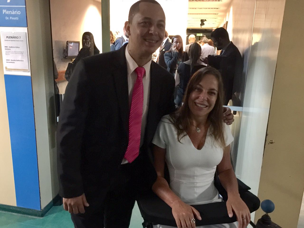 Presidente da Câmara, Ronaldo Tróia, visita o Gabinete da Deputada Federal Mara Gabrilli.